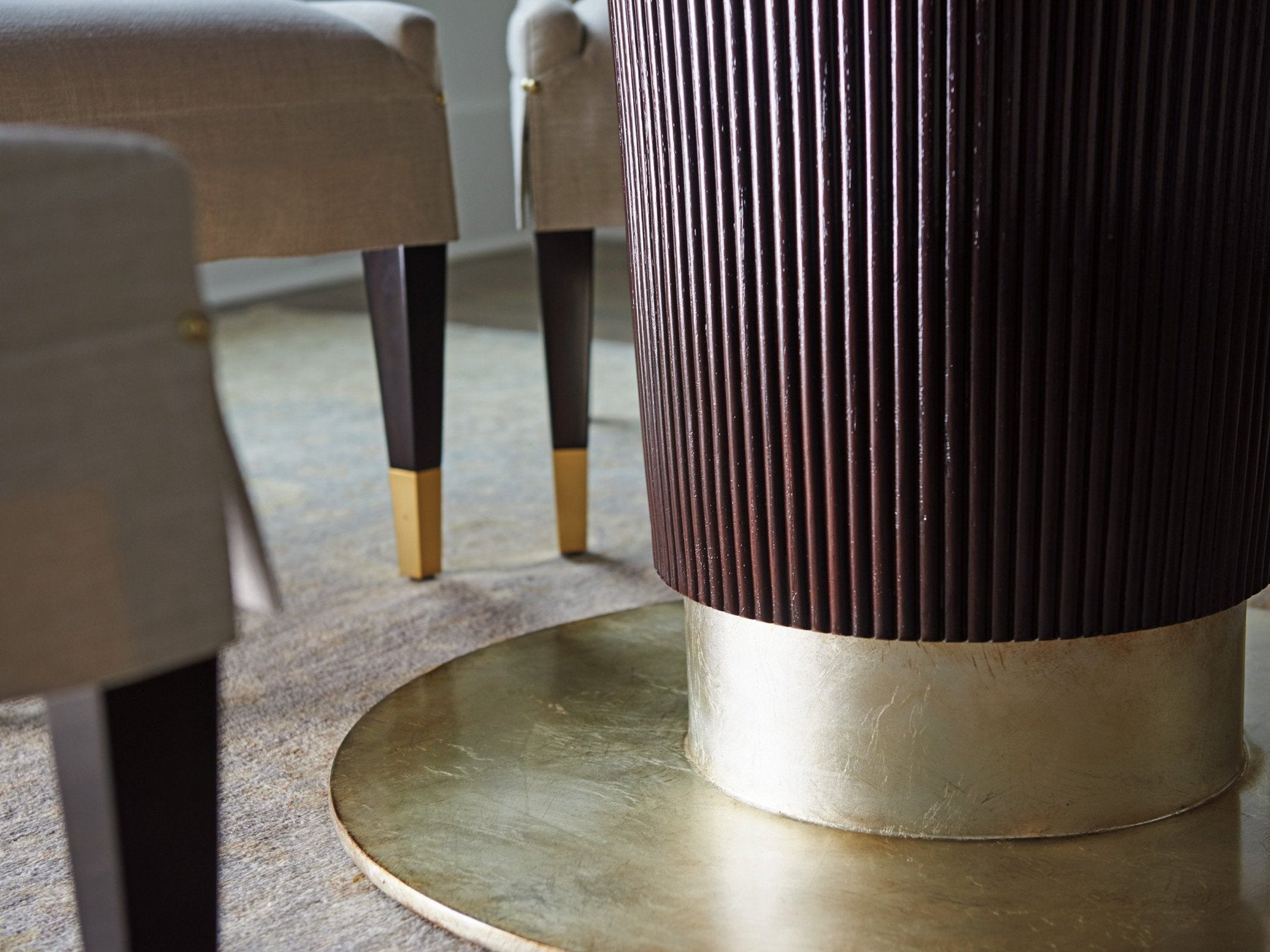 Lexington Carlyle Waldorf Round Dining Table DSC