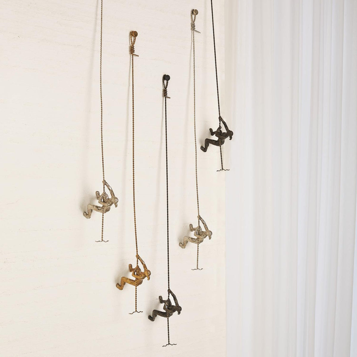Global Views Climbing Wall Mounted