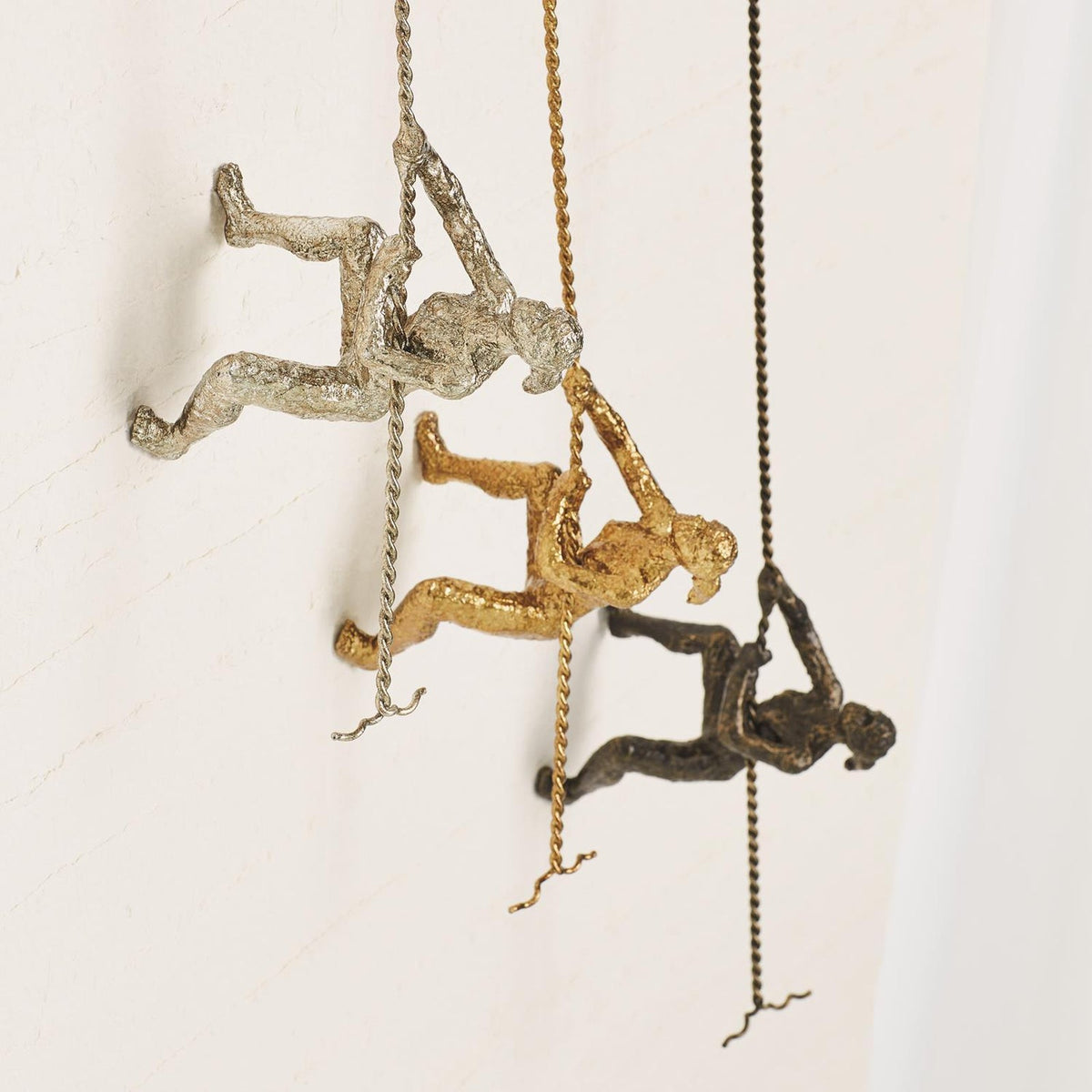 Global Views Climbing Wall Mounted