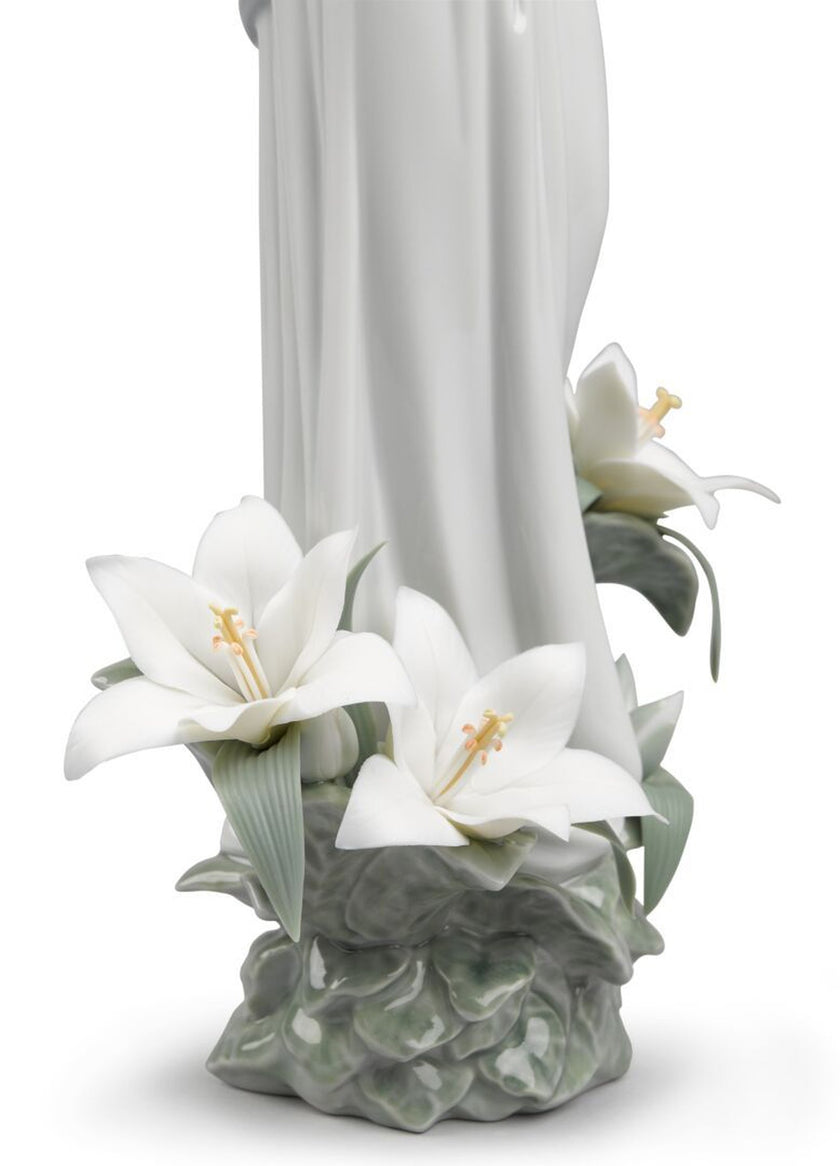 Lladro Madonna of The Flowers Figurine