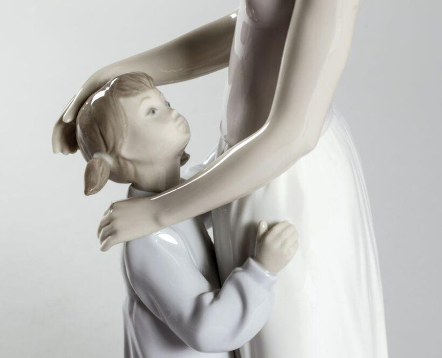 Lladro Someone to Look up to Mother Figurine