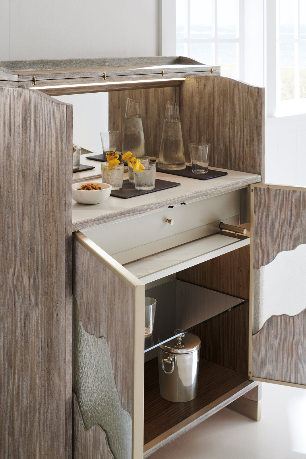 Caracole Classic Keeping The Flow Buffet INV