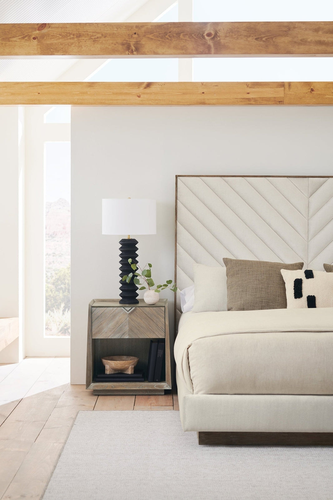 Caracole Classic Meet U in The Middle Bed