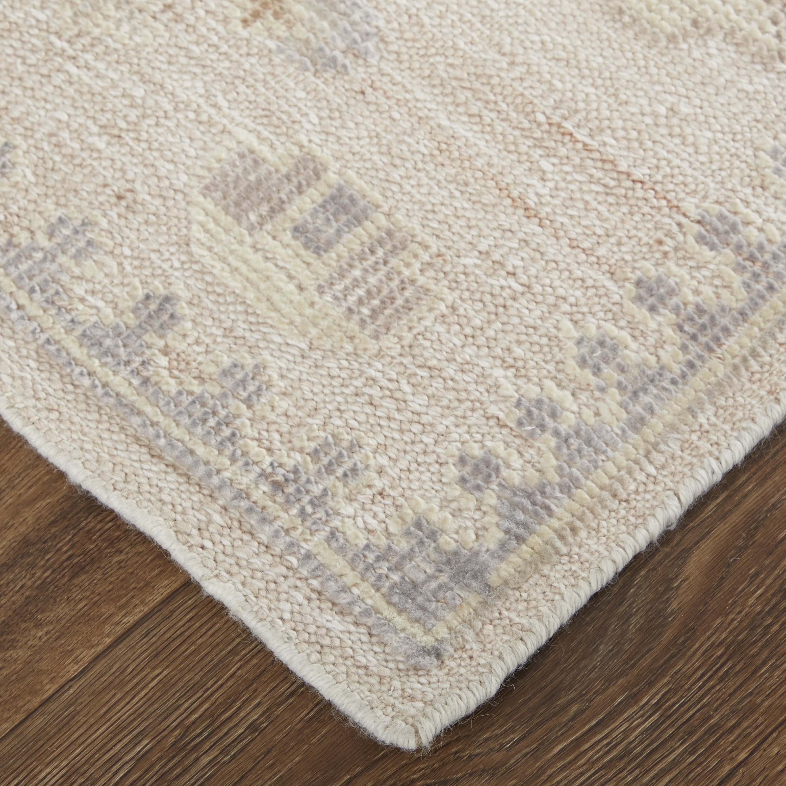 Feizy Wendover 6858F Rug in Tan / Gray