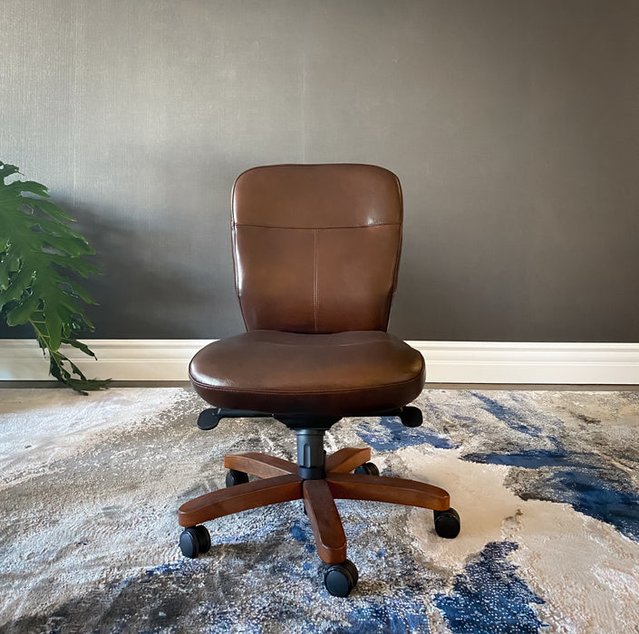 Hooker Furniture Home Office Sasha Executive Swivel Tilt Chair Floor Sample