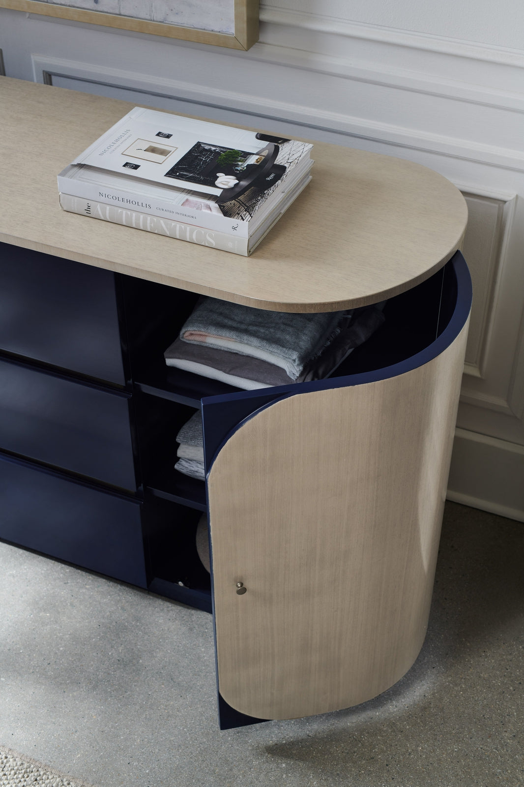 Caracole Modern La Moda Da Vita Dresser Clearance