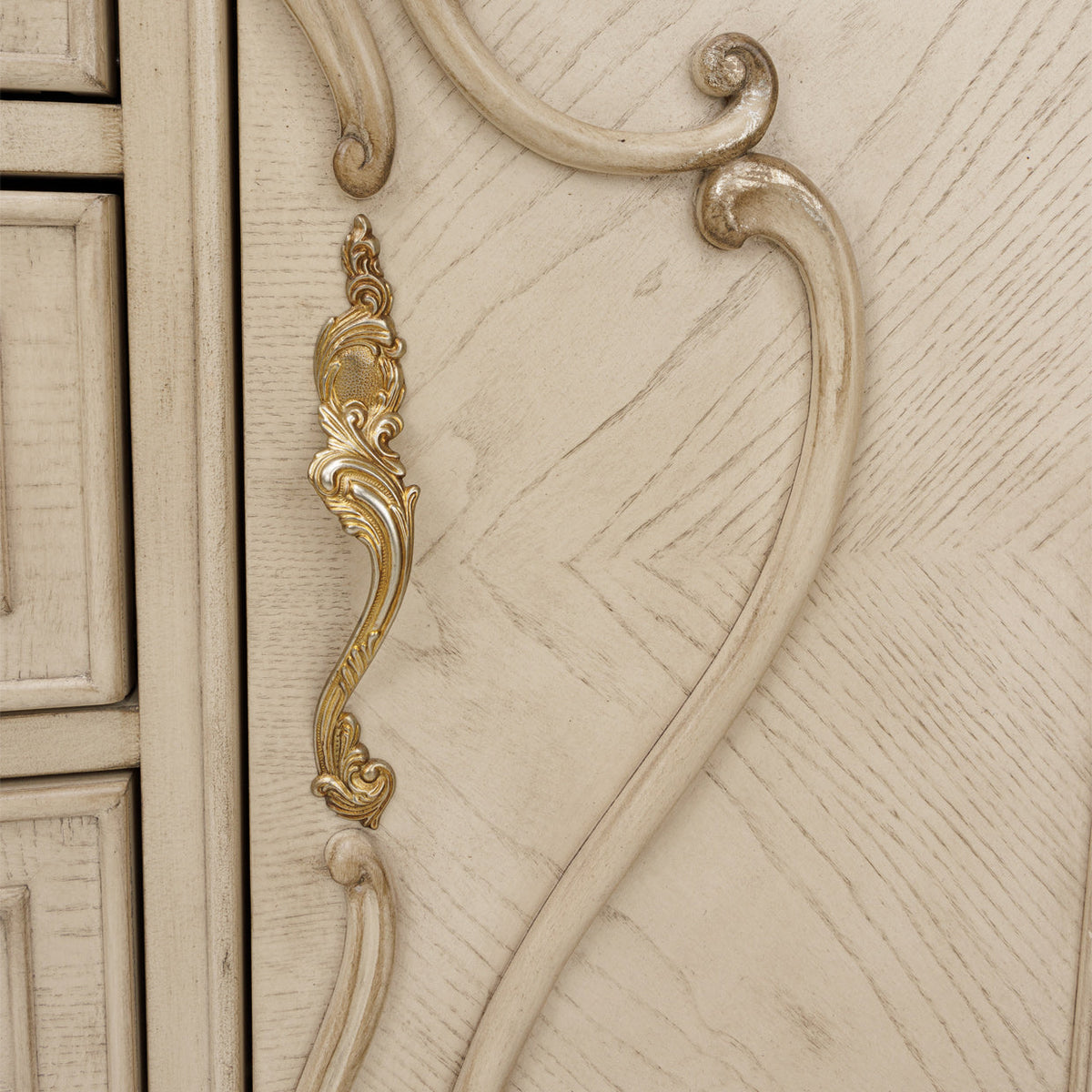 Michael Amini Platine De Royale Champagne Sideboard
