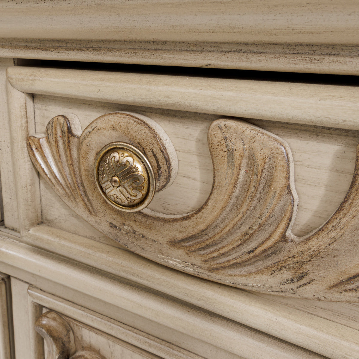 Michael Amini Platine De Royale Champagne Sideboard
