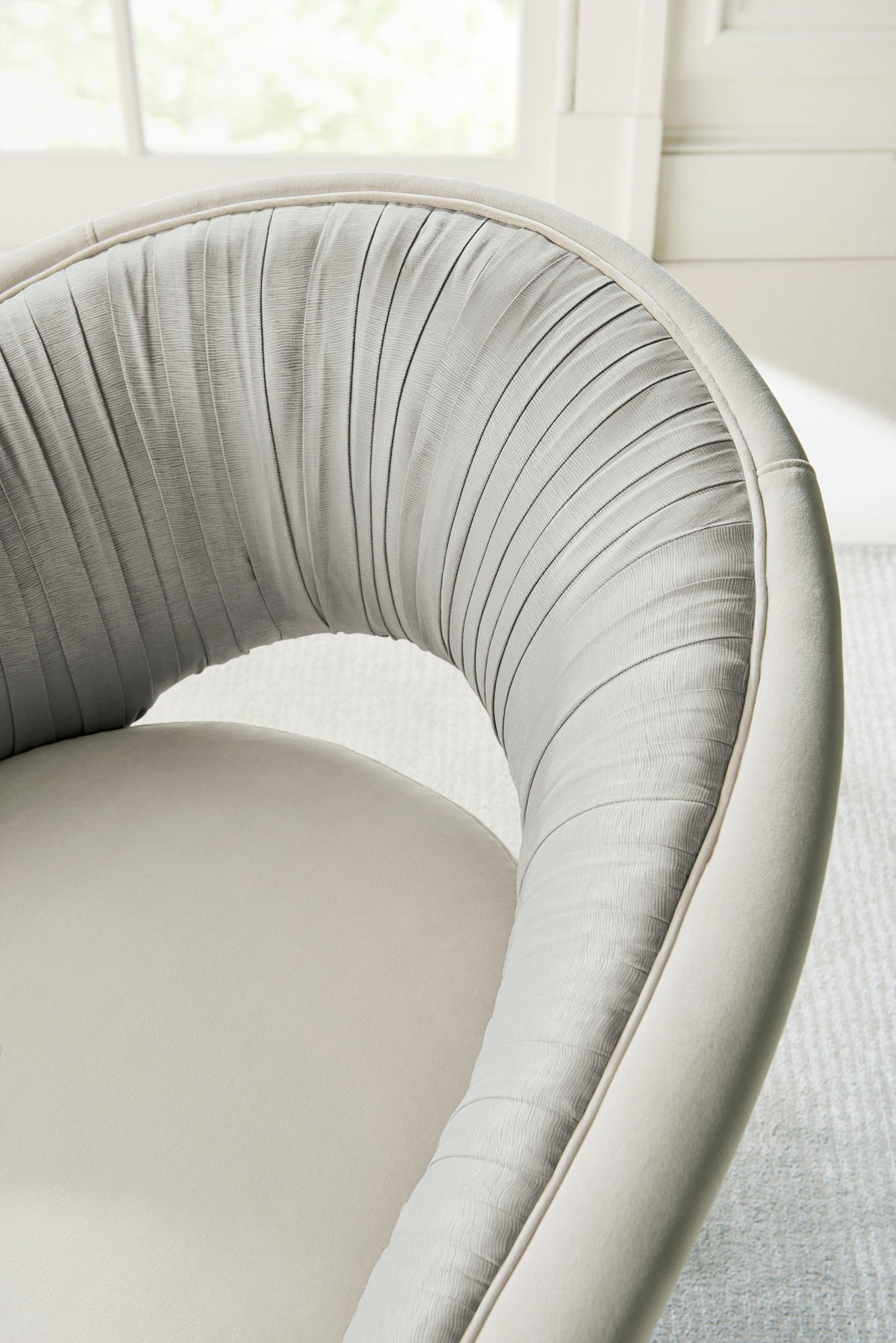 Caracole A Com-pleat Turn Around Chair INV