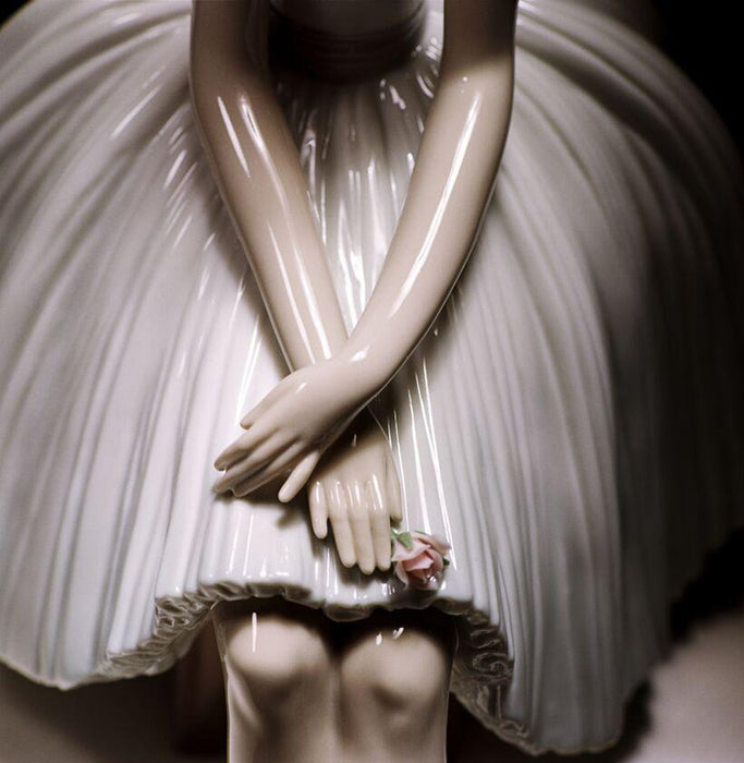 Lladro Refinement Ballet Woman Figurine