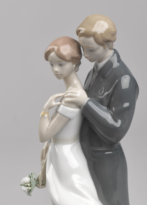 Lladro Everlasting Love Couple Figurine