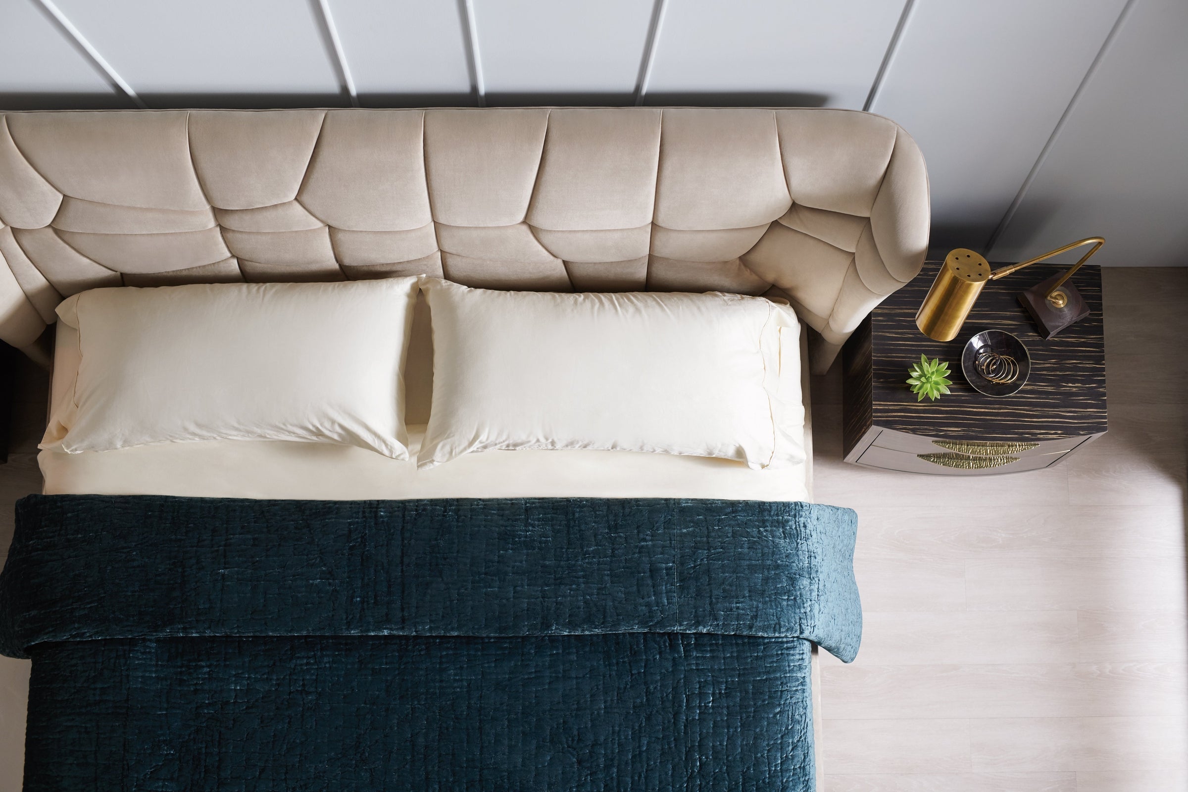 Caracole Modern Edge Vector Upholstered Bed - Cal King DSC